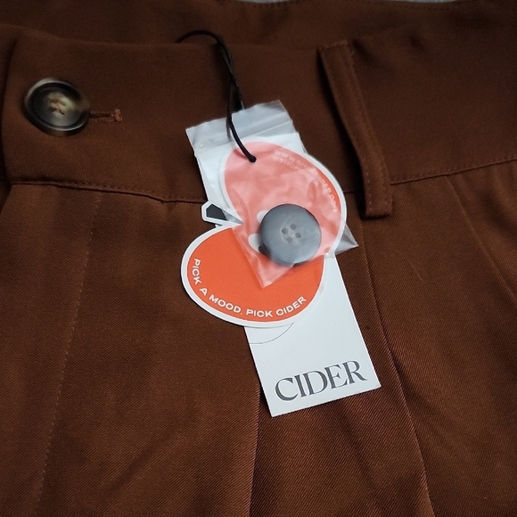 Cider Chestnut High-Waisted Shorts - Picture 2 of 5